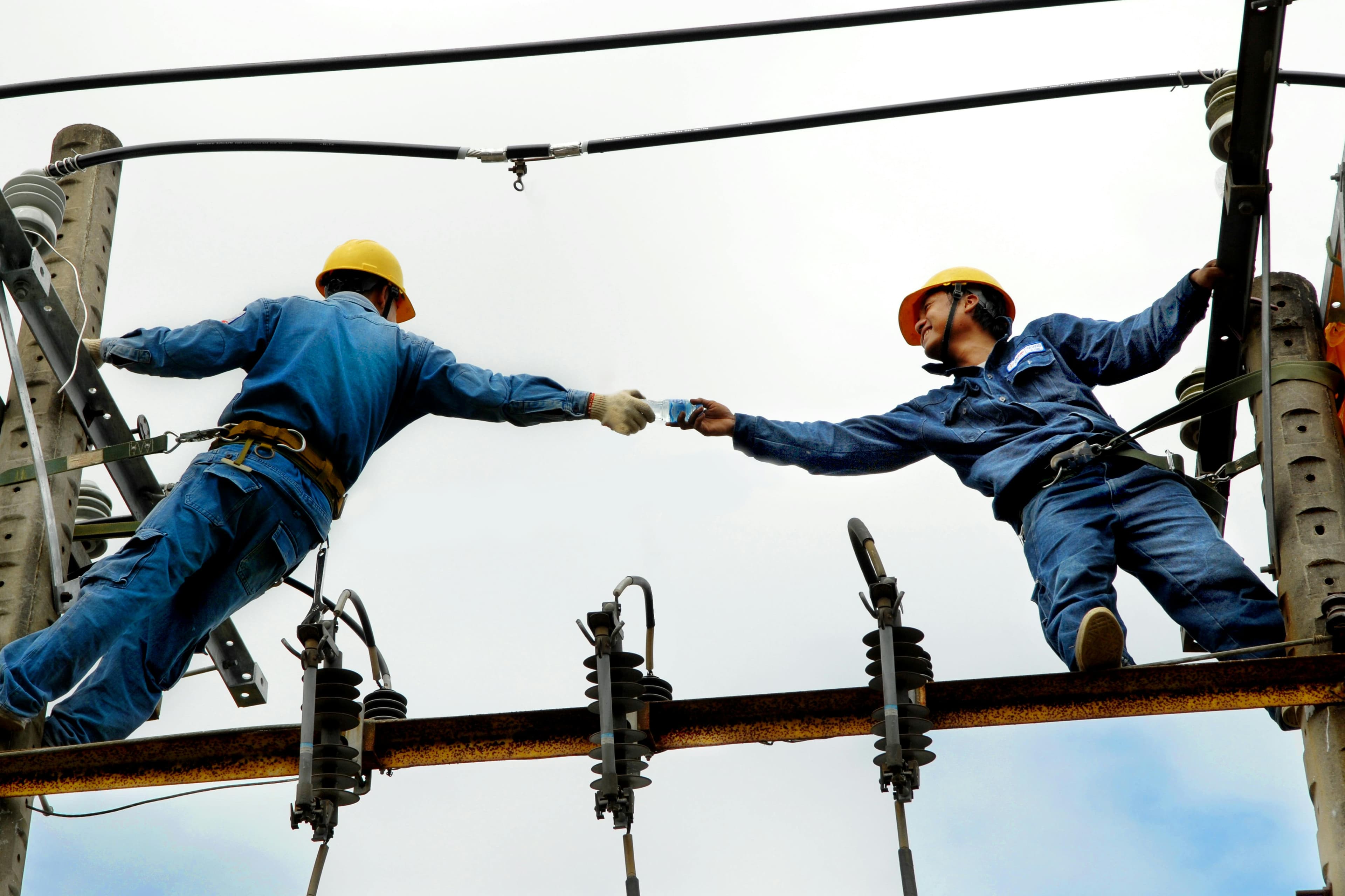 Electrical installation support on site